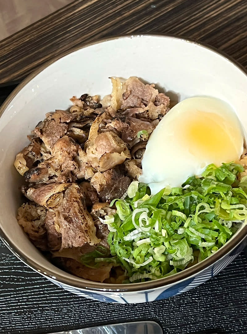 炙烤牛培根豚骨丼飯，圖片由赤釜豚骨丼飯專門店提供