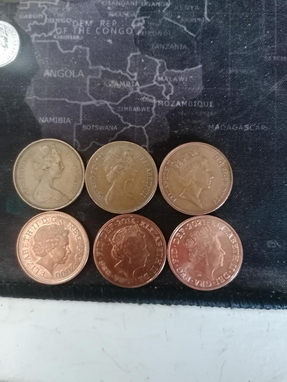 Coins with Queen Elizabeth's image