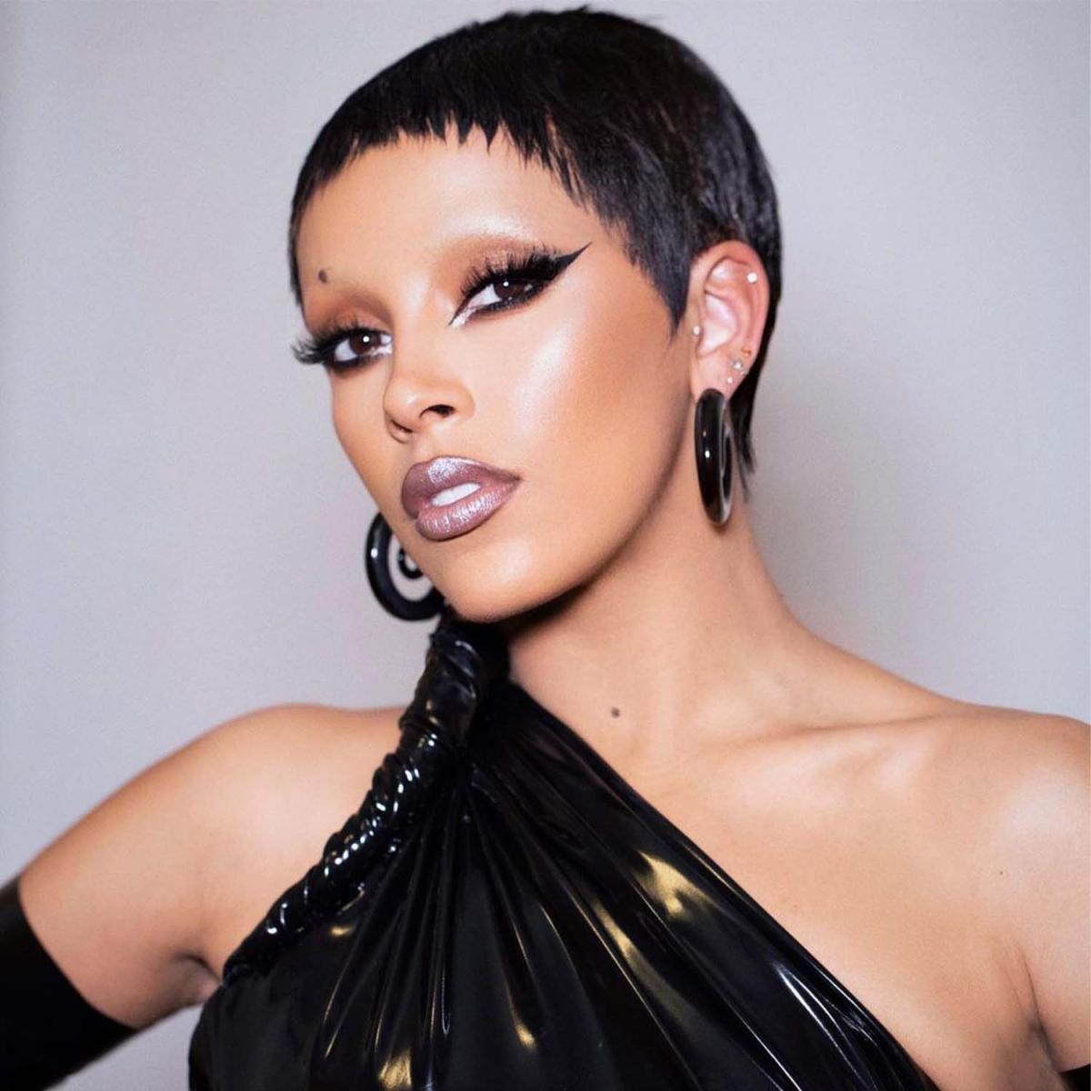 9 Glossy Goth Makeup Looks That Dominated The 2023 Grammys