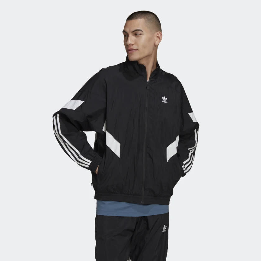 Chaqueta de chándal Rekive.  Imagen vía Adidas.