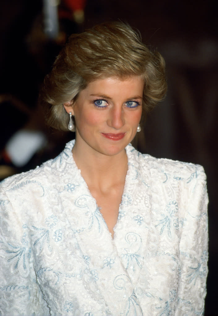 FRANCE - NOVEMBER 09: Diana, Princess Of Wales, Wearing A White And Blue Lace And Sequin Evening Coat-dress Designed By Catherine Walker For A Dinner At The Chateau De Chambord During Her Official Visit To France. (Photo by Tim Graham/Getty Images)