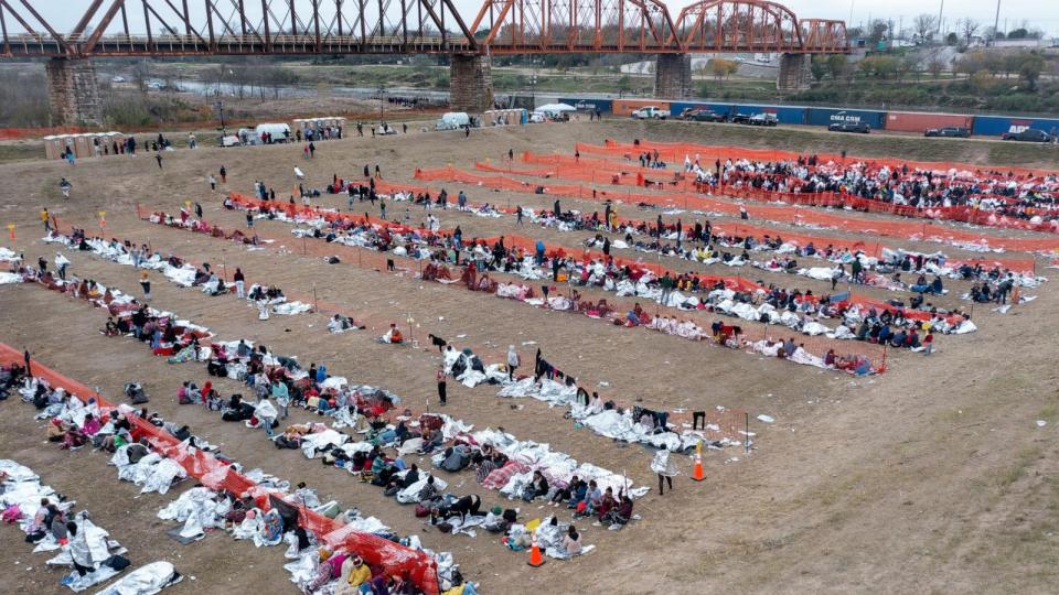 PHOTO: Migrants are gathered at Shelby Park in Eagle Pass, Texas, on Dec. 21, 2023. (Adam Davis/EPA-EFE/Shutterstock)