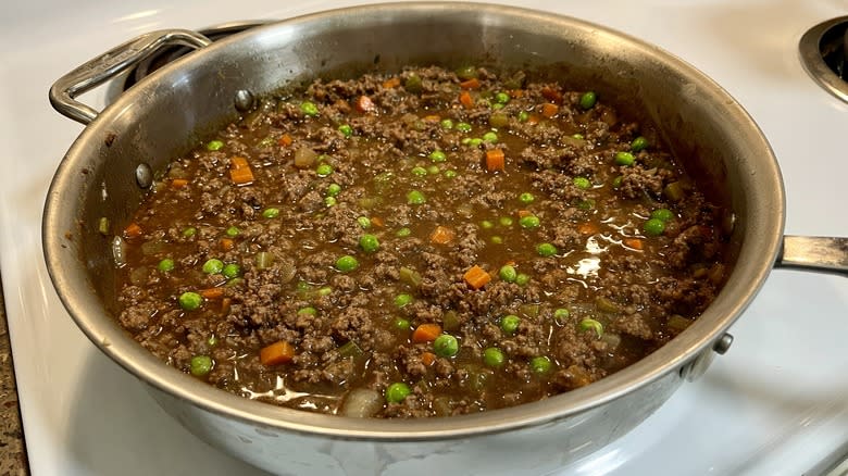beef with peas in pan