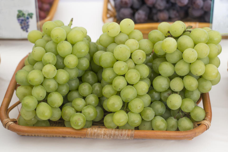 Fress green grapes for sale