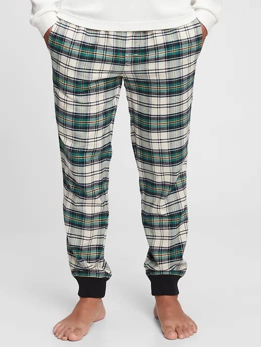 gap flannel joggers in blue plaid