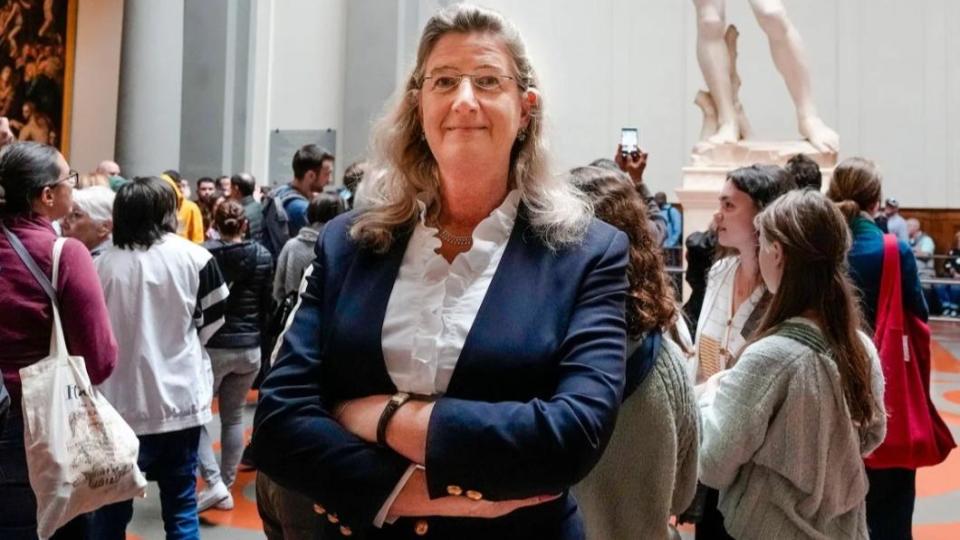 義大利學院美術館館長霍爾伯格將佛羅倫斯比喻為「妓女」，引發當地民眾強烈不滿。（圖／翻攝自CNN）