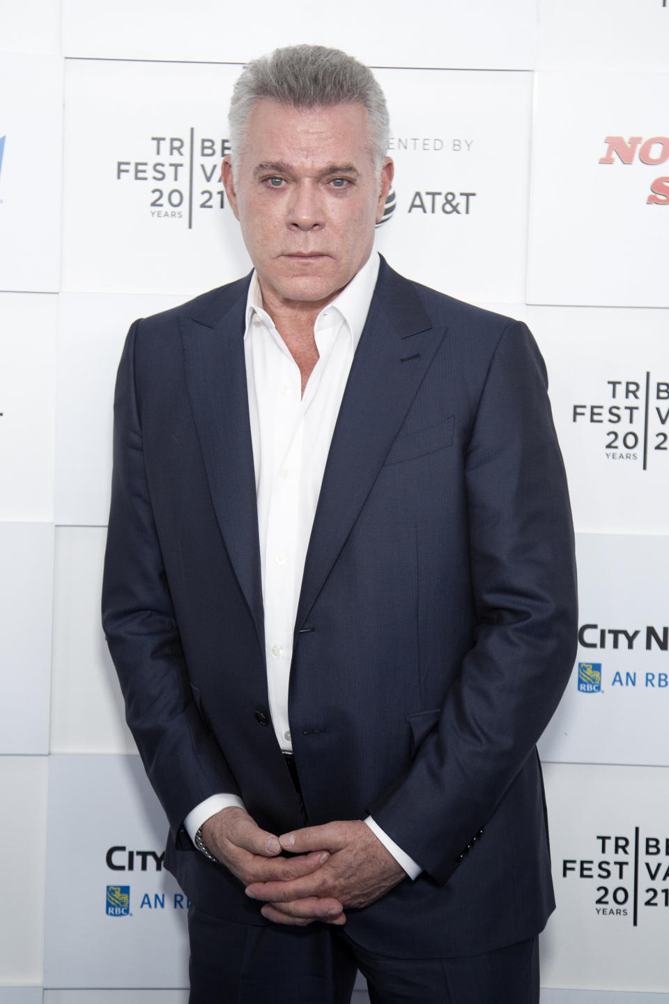 Ray Liotta poses at the premiere of "No Sudden Move" in 2021