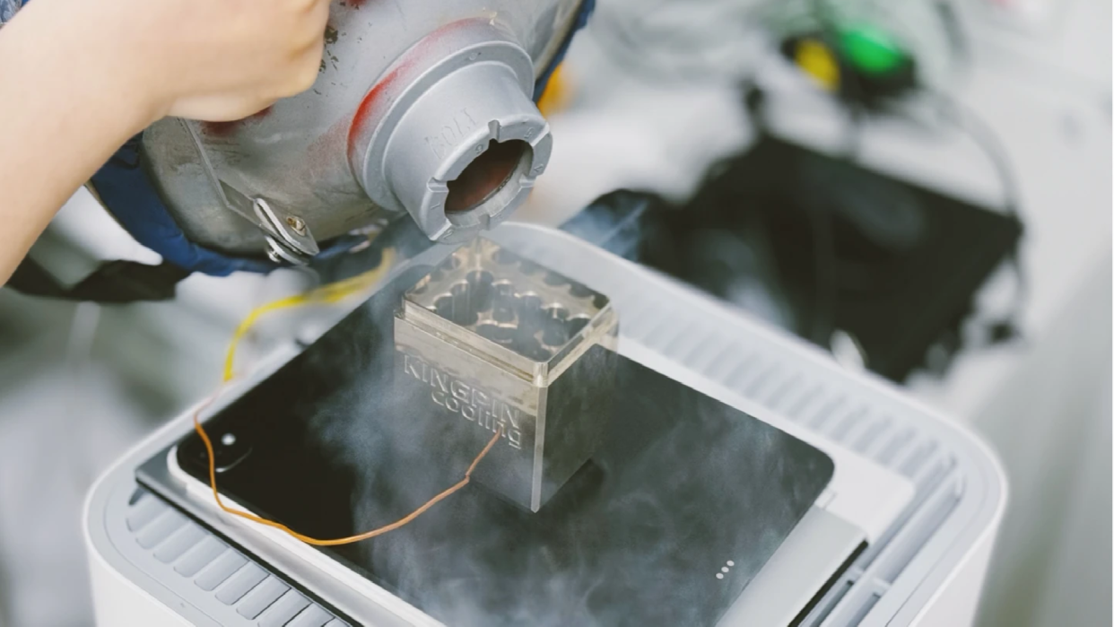  Liquid nitrogen being poured on the back of an iPad Pro with M4 chip. 