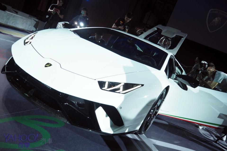 6分52秒紐柏林終結者！Lamborghini Huracán Performante驚豔抵台！