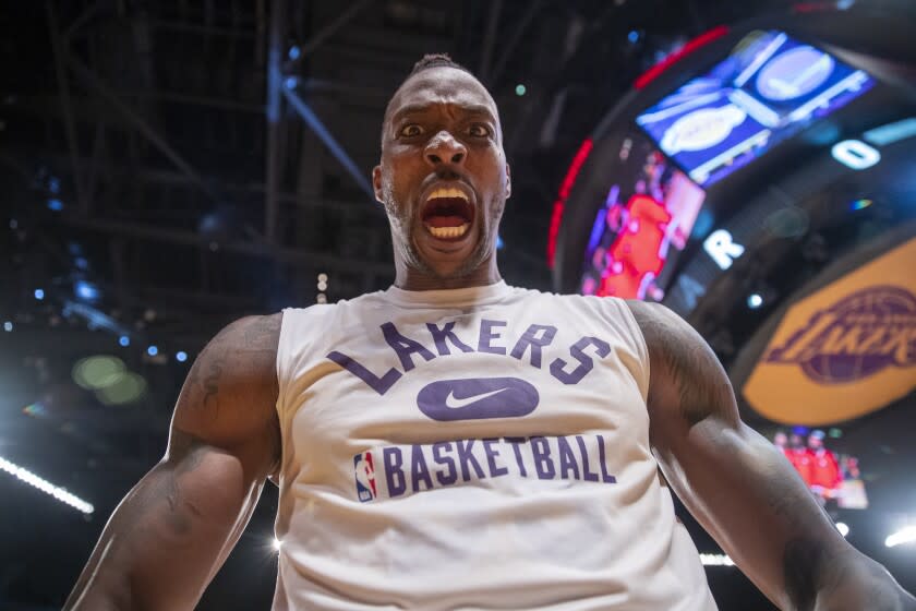 Los Angeles, CA - October 19: Lakers center Dwight Howard rallies before the start of the season opener with the Golden State Warriors at the Staples Center in Los Angeles, CA on Tuesday, Oct. 19, 2021. (Allen J. Schaben / Los Angeles Times).