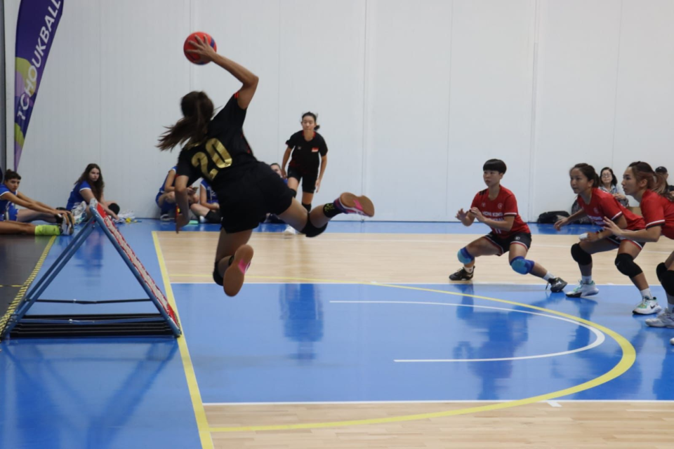 Singapore’s Ning Rynisari Abdul Wazid (left) in action against Hong Kong at the World Tchoukball Championships.