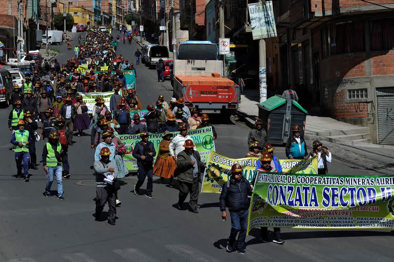 Mineros marchan en La Paz