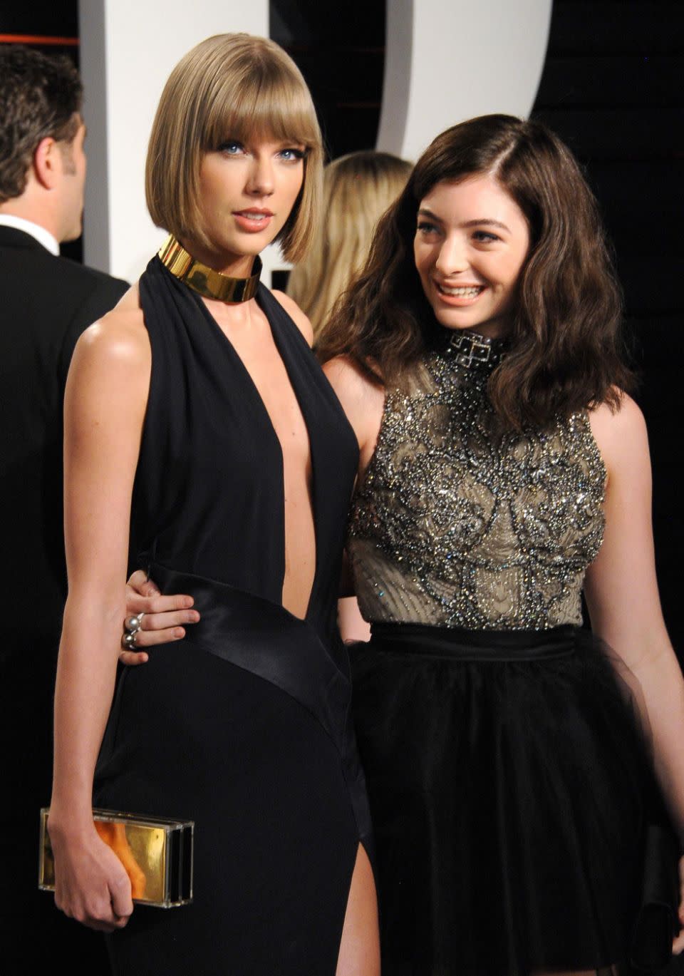 Lorde has issued an apology after she compared being friends with Taylor Swift to having having a pal with 