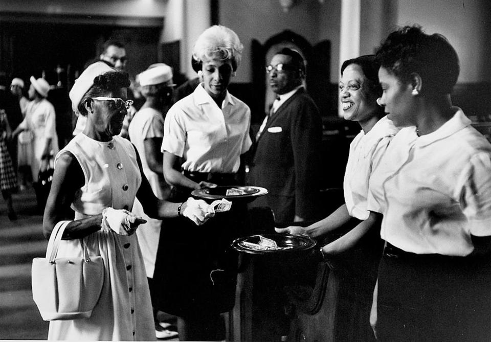 Members of Carmel Presbyterian Church donating money for the March on Washington. <a href="https://www.gettyimages.com/detail/news-photo/members-of-congregation-of-carmel-presbyterian-church-news-photo/50701804?phrase=%22carmel%20presbyterian%20church%22&adppopup=true" rel="nofollow noopener" target="_blank" data-ylk="slk:Carl Iwasaki/The Chronicle Collection via Getty Images;elm:context_link;itc:0;sec:content-canvas" class="link ">Carl Iwasaki/The Chronicle Collection via Getty Images</a>