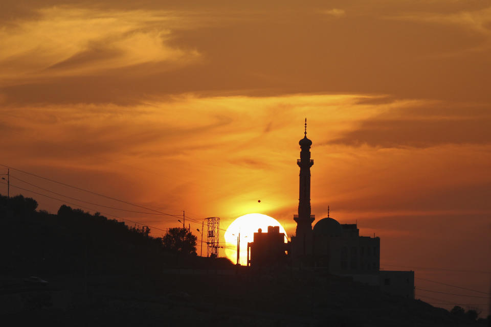 A partially-eclipsed sun is seen in Amman November 3, 2013. Skywatchers across the world are in for a treat Sunday as the final solar eclipse of 2013 takes on a rare hybrid form. REUTERS/Muhammad Hamed (JORDAN - Tags: SOCIETY ENVIRONMENT)