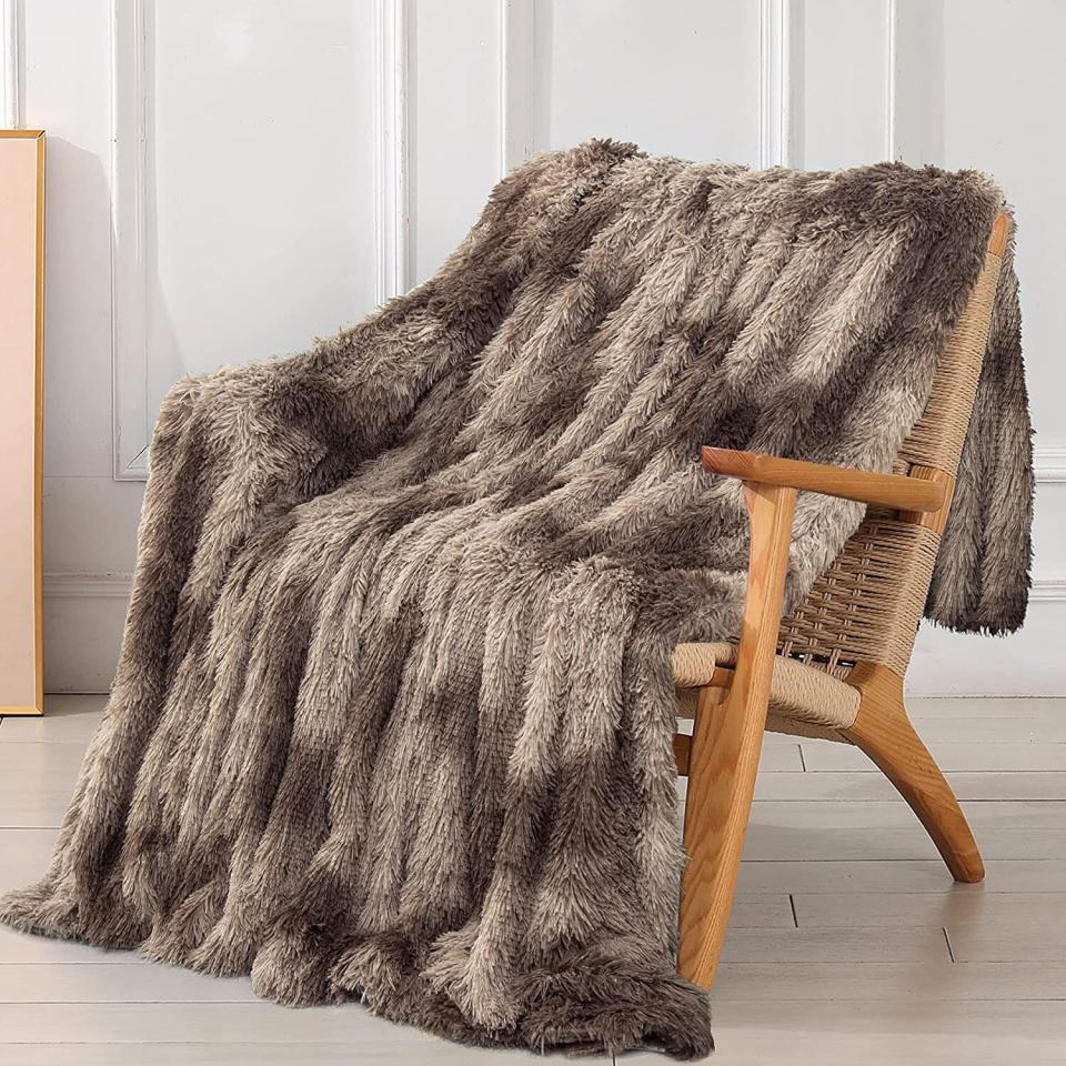 Decorative Extra Soft Fuzzy Faux Fur Throw Blanket