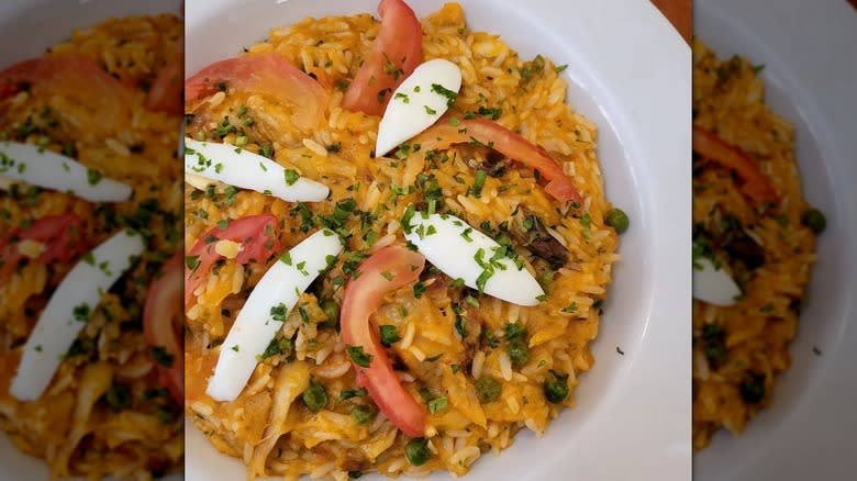 Rice topped with tomatoes and peas