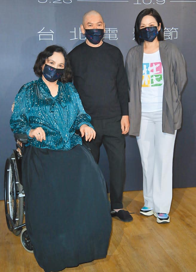 李珮菁（左起）、蔡明亮、楊貴媚昨出席《月亮 樹》首映會。（陳俊吉攝）
