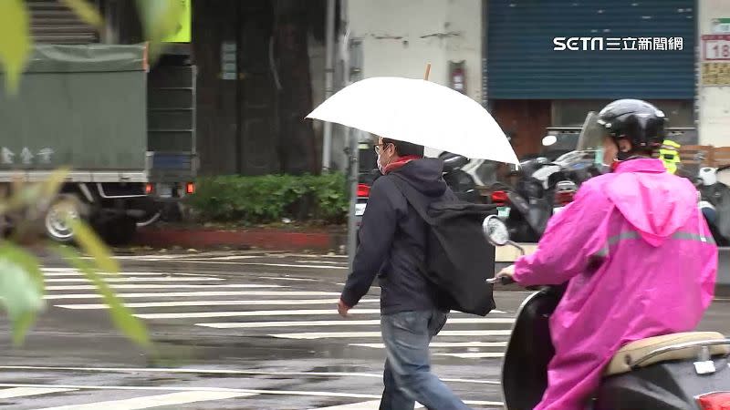 明日及下週一二有2波鋒面接力來襲。（示意圖／資料照）