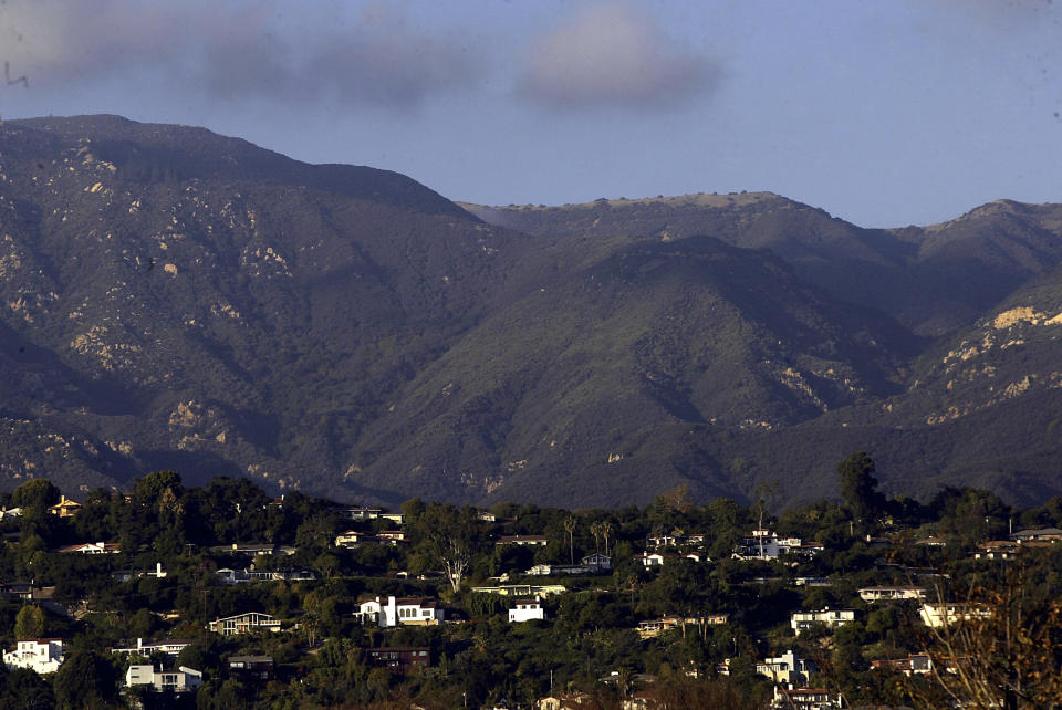 Homes in the Santa Barbara hills. Shot on 11/23/04 in Santa Barbara. LIZ HAFALIA/The Chronicle (Liz Hafalia/San Francisco Chronicle via AP)