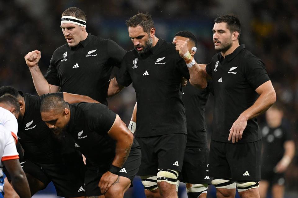 Brodie Retallick, Samuel Whitelock and Luke Jacobson of New Zealand prepare for a scrum (Getty Images)