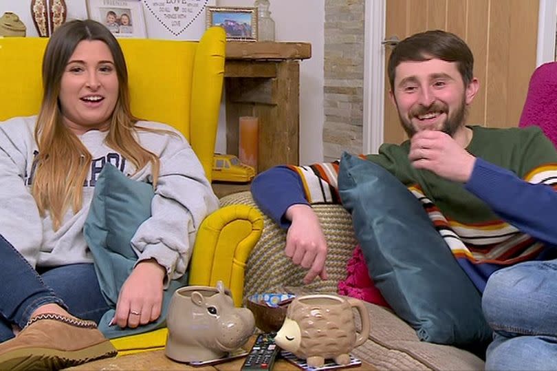 pete and sophie on gogglebox couch