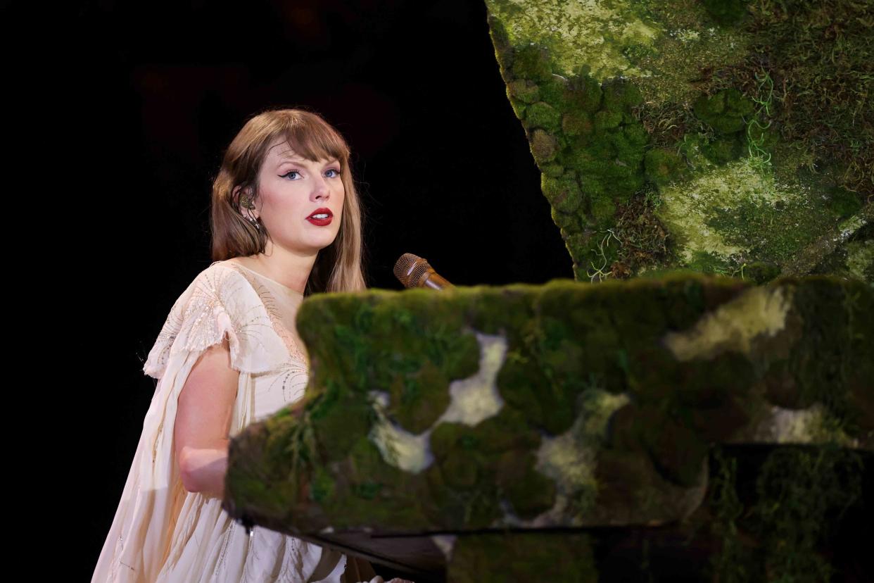 <p>Getty Images</p> Taylor Swift playing her piano