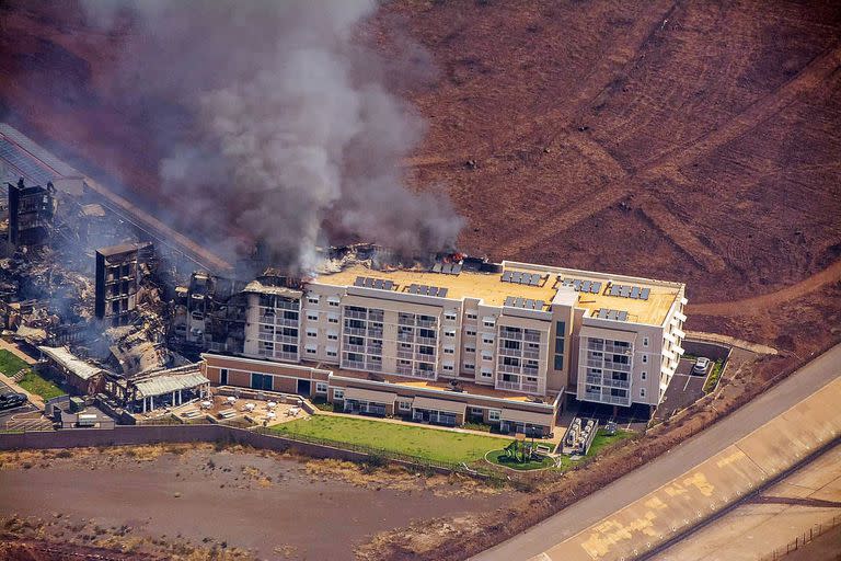 Grandes hoteles y centros turísticos fueron destruidos por las llamas