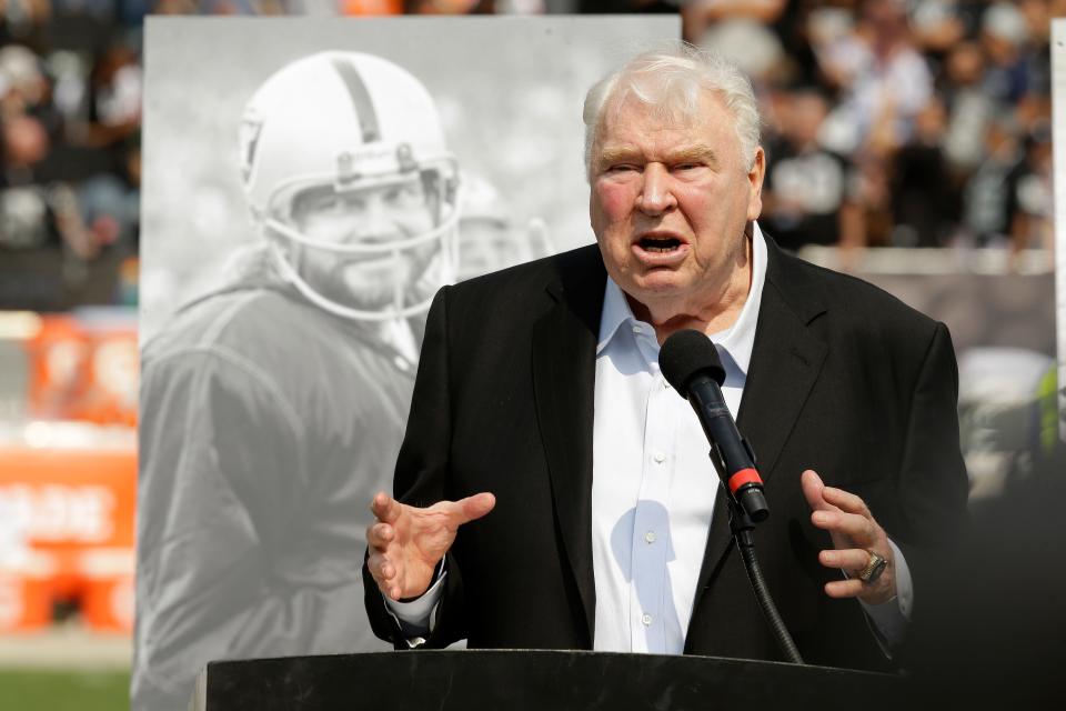 John Madden speaks about former QB Ken Stabler, pictured at rear, during a ceremony honoring Stabler in 2015. The NFL is honoring the late broadcaster by launching the “John Madden Thanksgiving Celebration.”