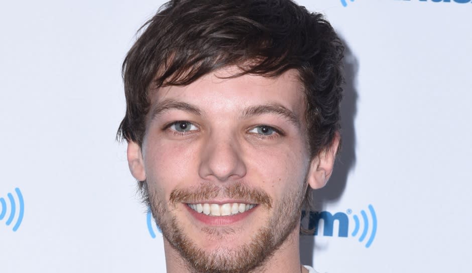 louis tomlinson arrested at lax after fight with paparazzi