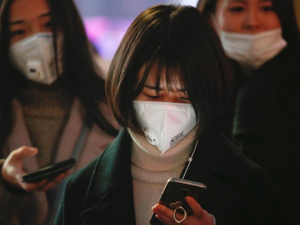 women china phone face masks pollution