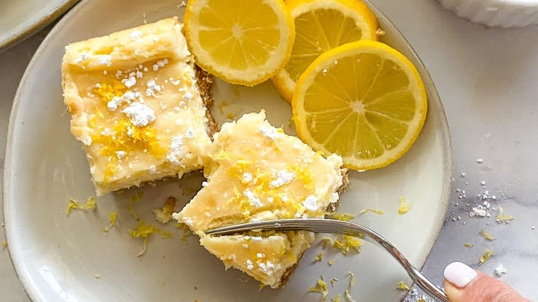 lemon cheesecake bars on plate