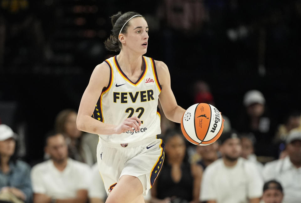 Indiana Fever guard Caitlin Clark (22) plays against the Las Vegas Aces during a WNBA basketball game Saturday, May 25, 2024, in Las Vegas. (AP Photo/John Locher)