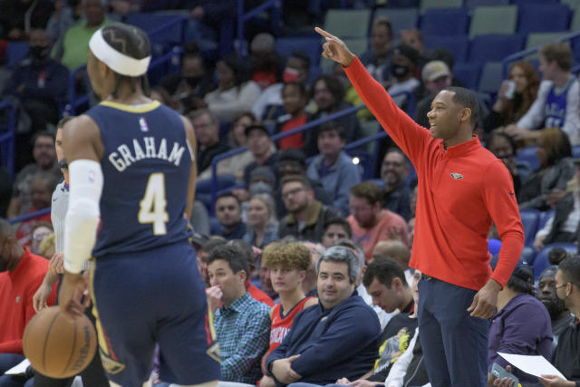 New Orleans Pelicans head coach Willie Green points next to New Orleans Pelicans guard Devonte' Graham (4) in the first half of an NBA basketball game against the Dallas Mavericks in New Orleans, Wednesday, Dec. 1, 2021. (AP Photo/Matthew Hinton)