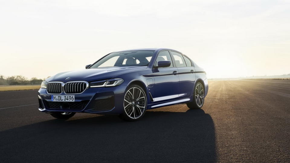 圖／2021 BMW 5系列亮相，PHEV車型可達到288匹馬力。