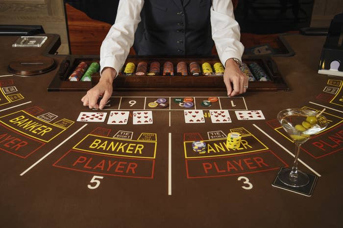 Une table de casino.