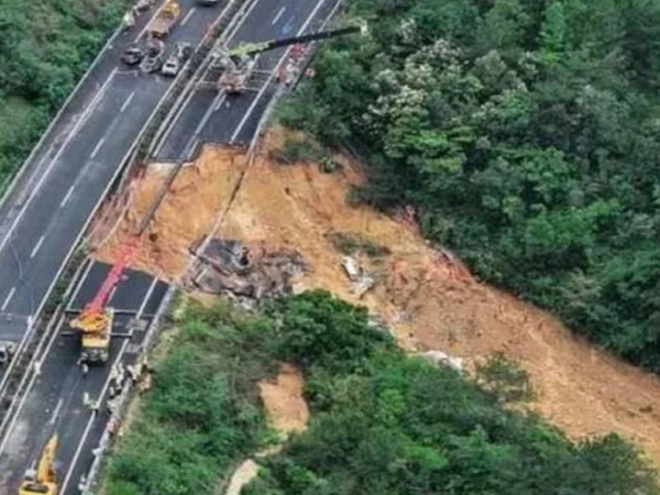 大陸廣東「梅大高速公路」發生路面坍方，至少造成48死30傷。