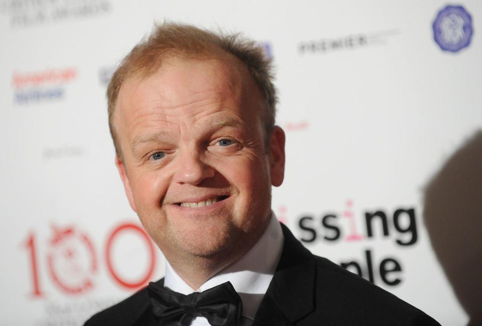 <p>Bei diesem Herrn handelt es sich um Toby Jones. Zuletzt war er unter anderem im Amazon-Film "Archive" zu sehen. Und auch sonst kennen Sie sicher einige Filme, in denen Ihnen der Brite aufgefallen ist: "Jurassic World: Das gefallene Königreich", "Atomic Blonde", "Captain America: The First Avenger", "Die Tribute von Panem" - um nur ein paar zu nennen. (Bild: Stuart Wilson/Getty Images)</p>