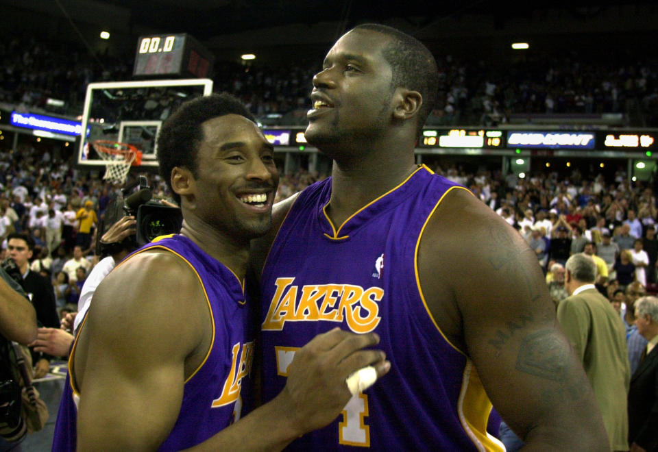 Kobe Bryant（圖左）與Shaquille O'Neal組成的「OB連線」在2001年季後賽大殺四方。（Photo by Wally Skalij/Los Angeles Times via Getty Images）