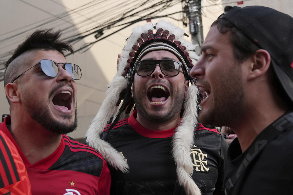 Fans of Brazil´s Flamengo cheer as the team arrives at the Oro Verde hotel prior to a soccer final of the Copa Libertadores in Guayaquil, Ecuador, Wednesday, Oct. 26, 2022. Flamengo faces Brazil´s Atletico Paranaense for the Cup. (AP Photo/Dolores Ochoa)