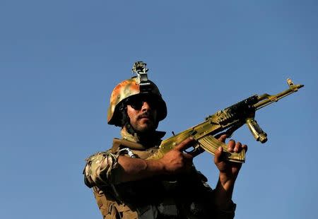 An Afghan security forces member leaves the site of an attack on the Iraqi embassy after a battle in Kabul, Afghanistan July 31, 2017.REUTERS/Mohammad Ismail