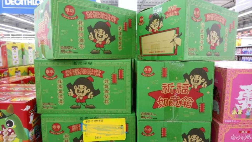 農曆七月普渡綠色乖乖最搶手，每單位都整箱的購買。（圖：民眾提供）