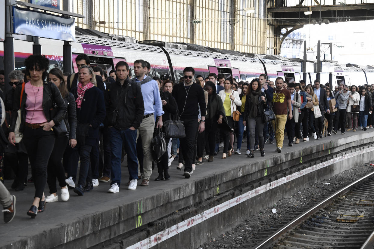 Un homme a été placé en garde à vue pour assassinat, ce samedi 15 juillet, après avoir poussé vendredi matin sur les rails du RER B à Paris une femme de 52 ans. (Photo d’illustration)