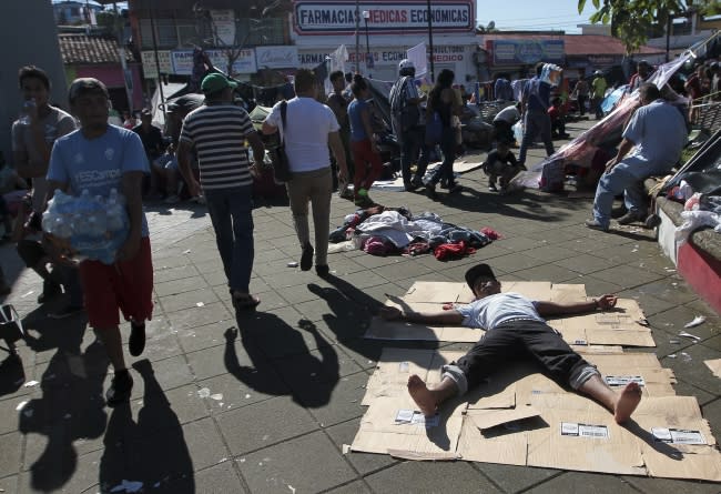 FOTOS | Migrantes toman calles de Huixtla, Chiapas, rumbo a EEUU