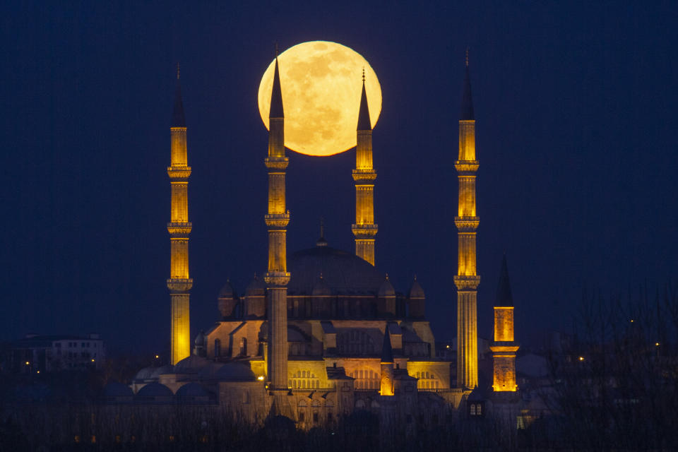 The next Supermoon, depicted in 2019 from Edirne, Turkey, will appear on March 9, 2020. (Photo: Gokhan Balci/Anadolu Agency via Getty Images)