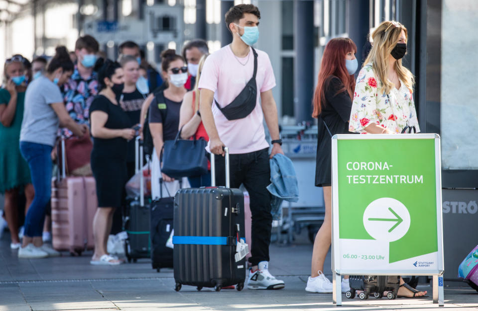 16 August 2020, Baden-Wuerttemberg, Stuttgart: Travel returnees, mainly from Spain, stand in front of the corona test centre at Stuttgart Airport wearing face masks. In view of the increased risk of infection, the German government has classified almost all of Spain, including Majorca, as a risk area. The classification means that returning holidaymakers are required to test for the new corona virus. Photo: Christoph Schmidt/dpa (Photo by Christoph Schmidt/picture alliance via Getty Images)