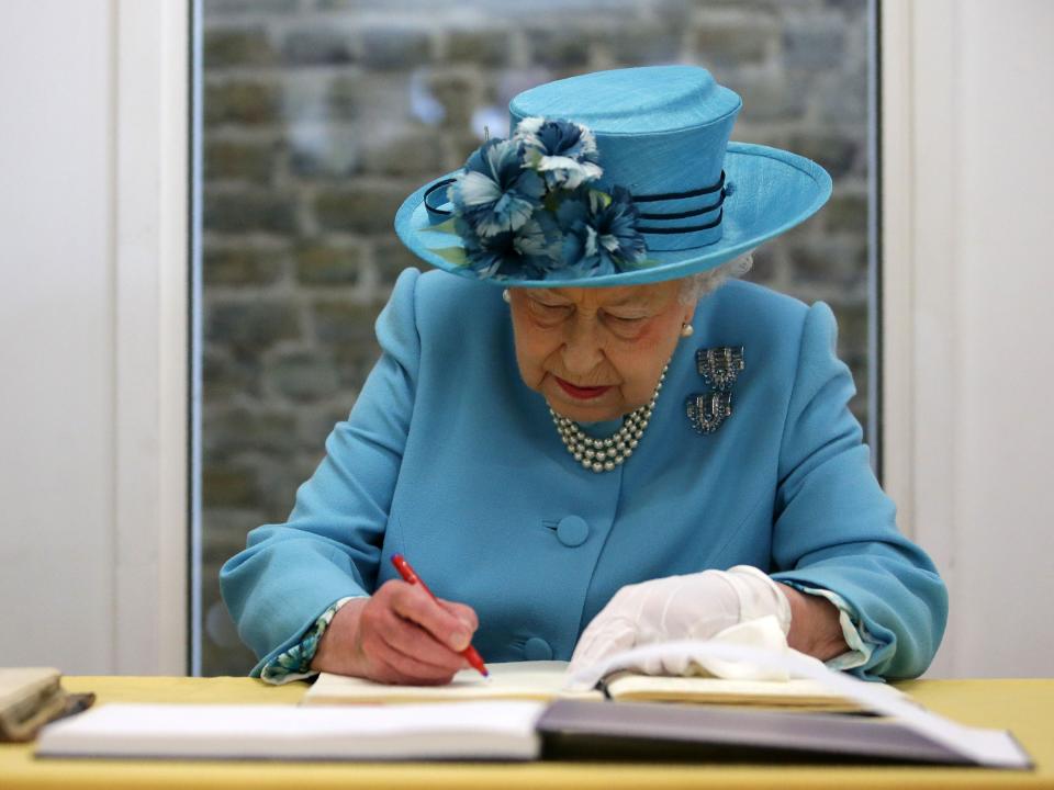 queen elizabeth II write