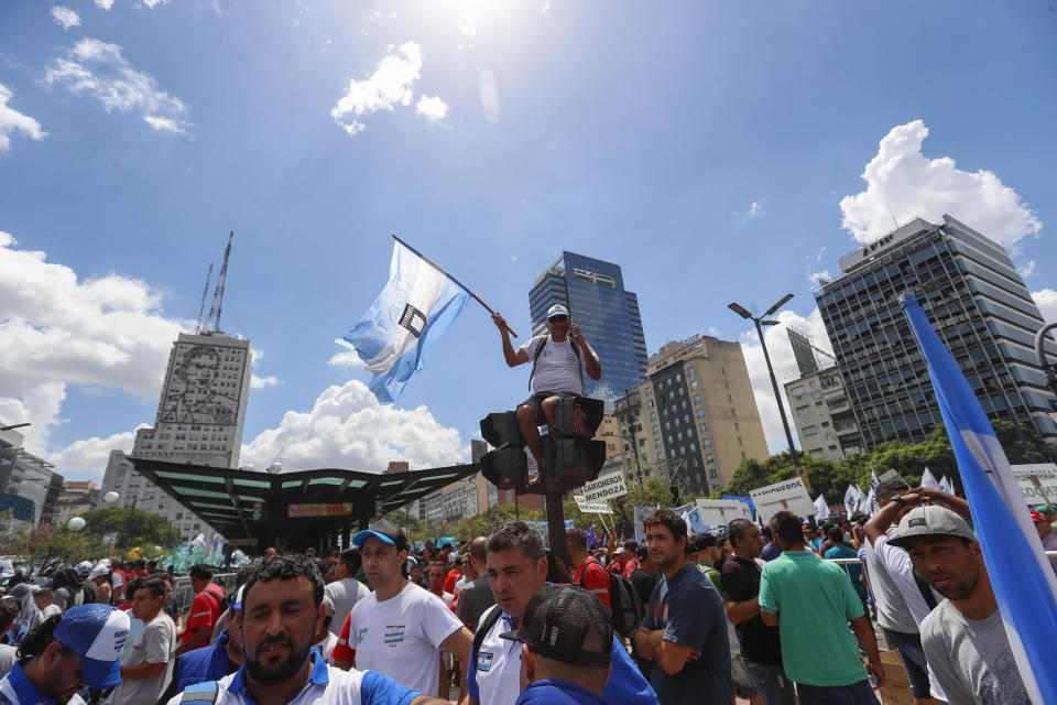 FOTOS: Tensión social en Argentina por protestas contra Macri