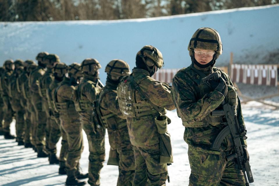 Finland military troops