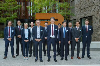 Yves Kerstens, CEO of Bekaert and Taro Shimada, President and CEO of Toshiba at center (PRNewsfoto/Toshiba Energy Systems Solutions Corporation,Toshiba Corporation)